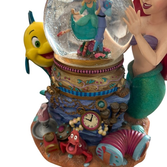 Disney Ariel and Flounder under the sea musical snow globe - Picture 6 of 10